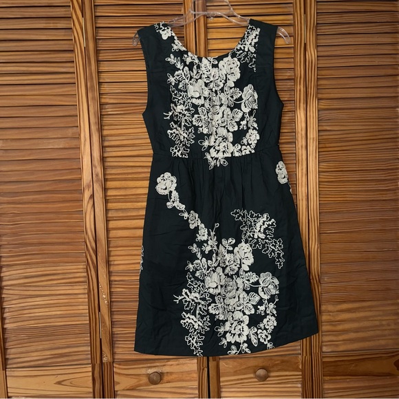 J. Crew Mirabel Cap Sleeve Gray Dress‎ with Cream Embroidery Size 2 - Picture 1 of 16